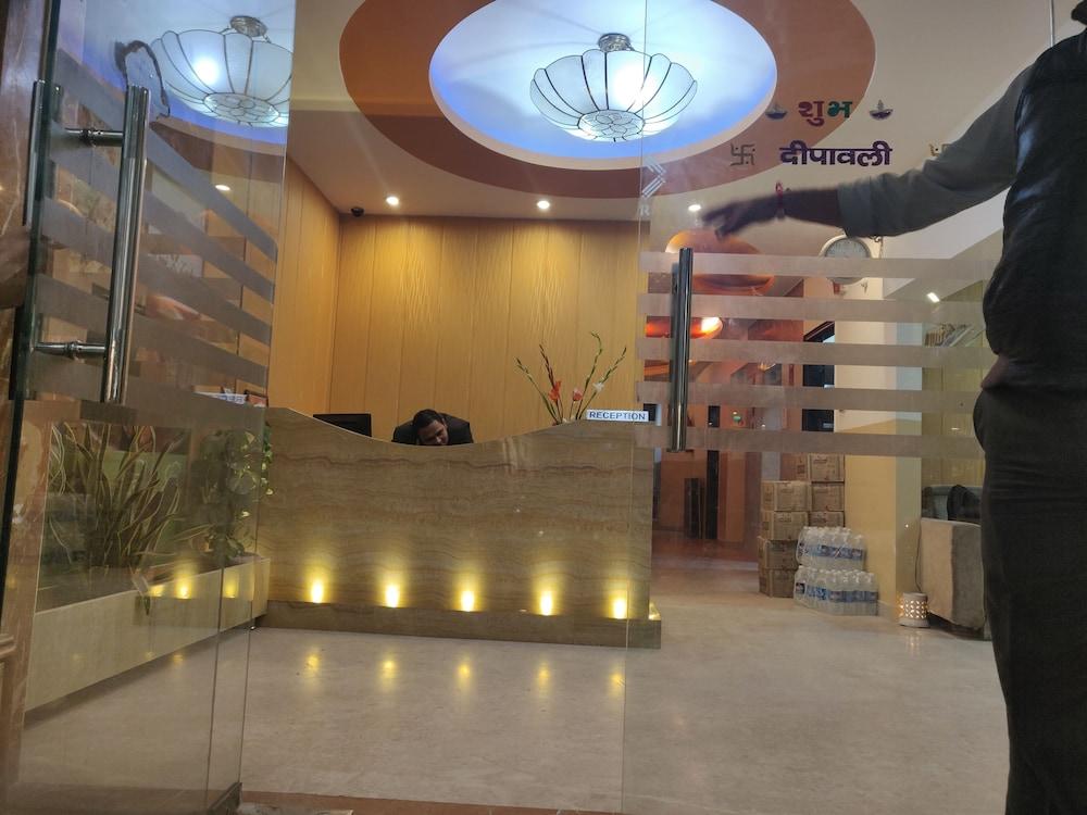 Hotel Apra Inn Új-Delhi Kültér fotó