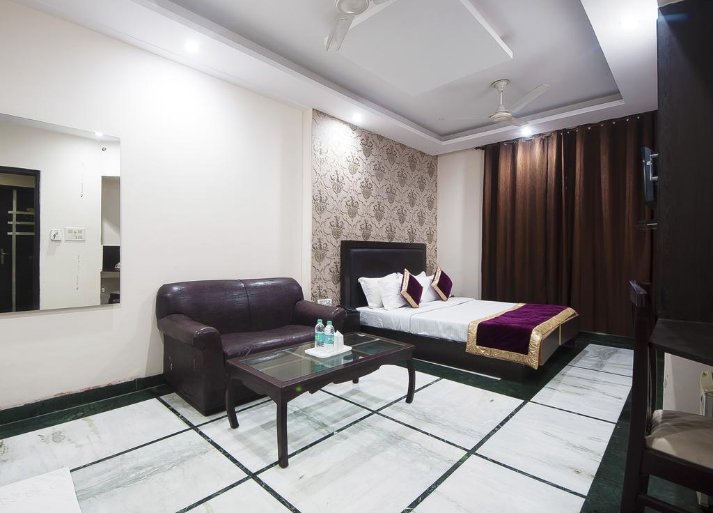 Hotel Apra Inn Új-Delhi Kültér fotó