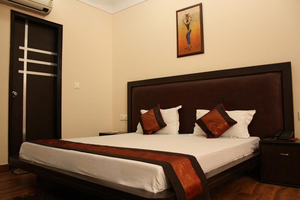 Hotel Apra Inn Új-Delhi Kültér fotó