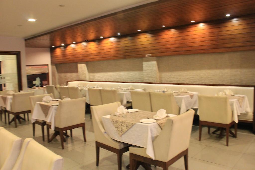 Hotel Apra Inn Új-Delhi Kültér fotó