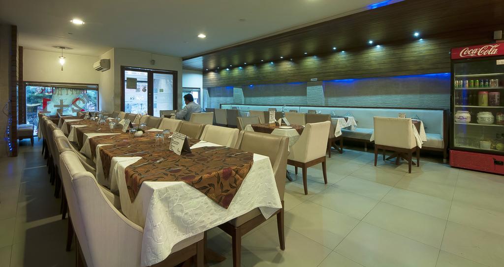 Hotel Apra Inn Új-Delhi Kültér fotó