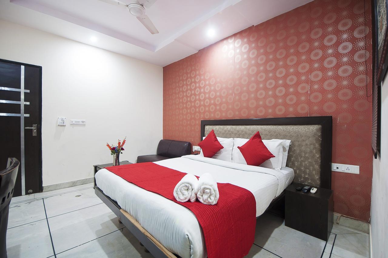 Hotel Apra Inn Új-Delhi Kültér fotó