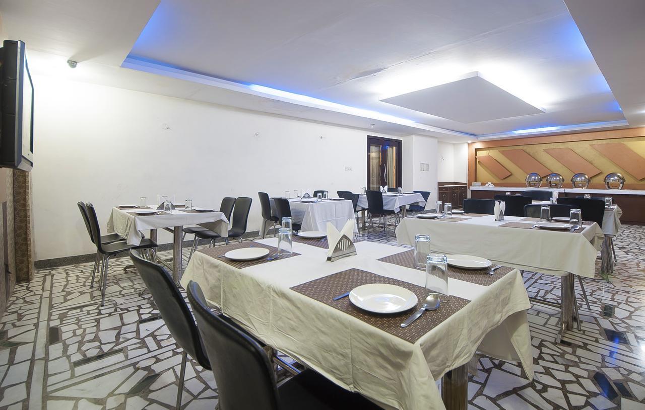 Hotel Apra Inn Új-Delhi Kültér fotó