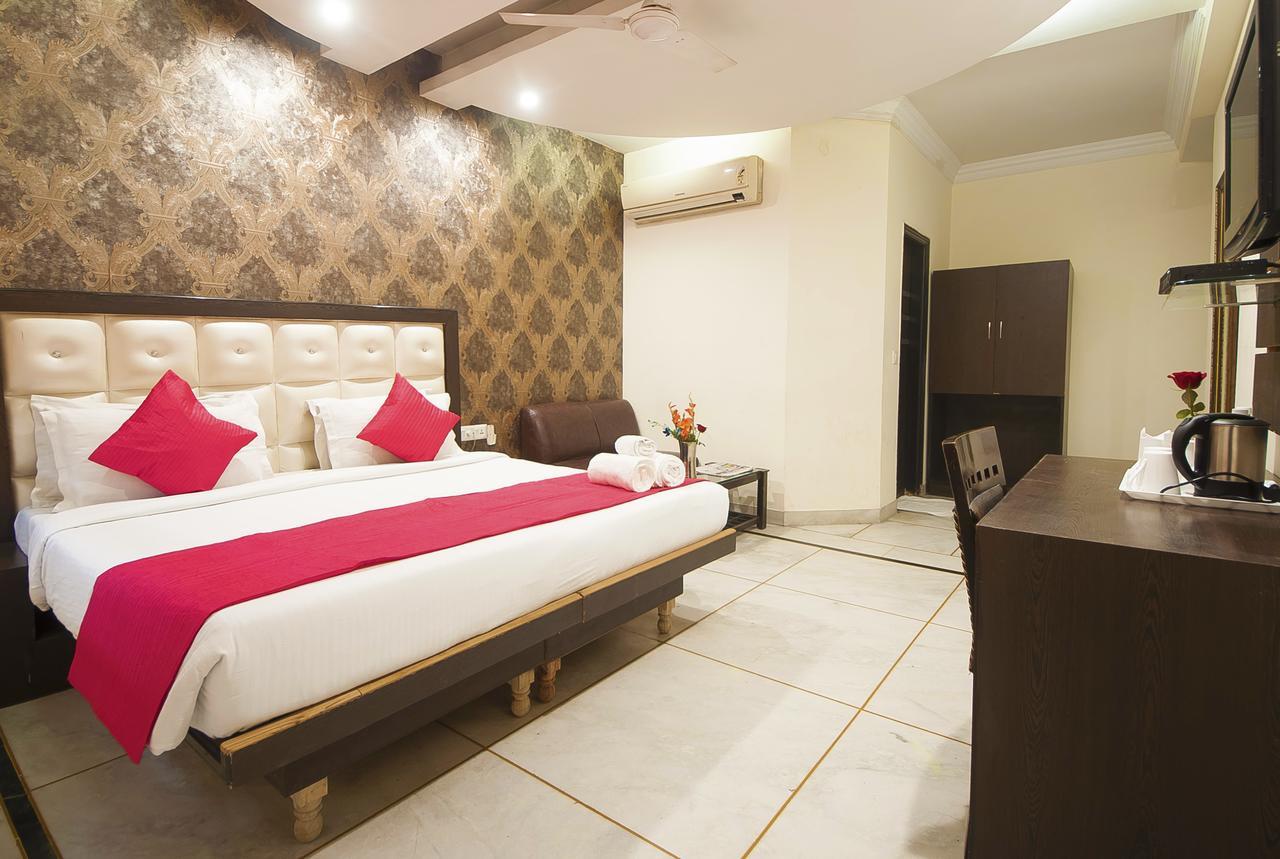 Hotel Apra Inn Új-Delhi Kültér fotó