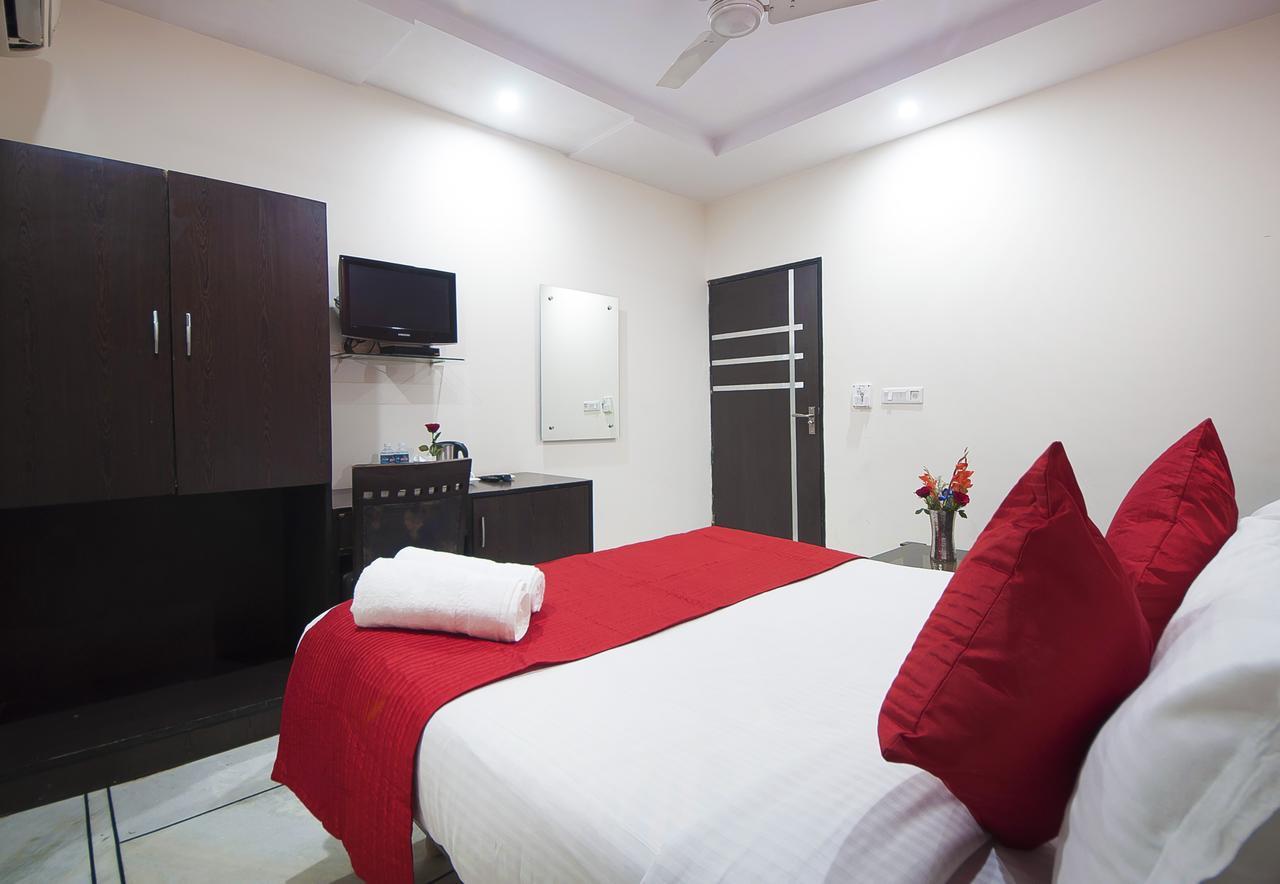 Hotel Apra Inn Új-Delhi Kültér fotó