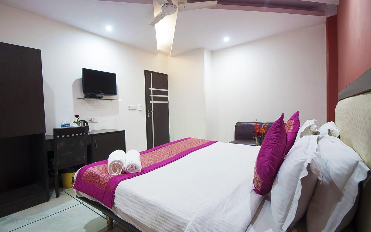 Hotel Apra Inn Új-Delhi Kültér fotó
