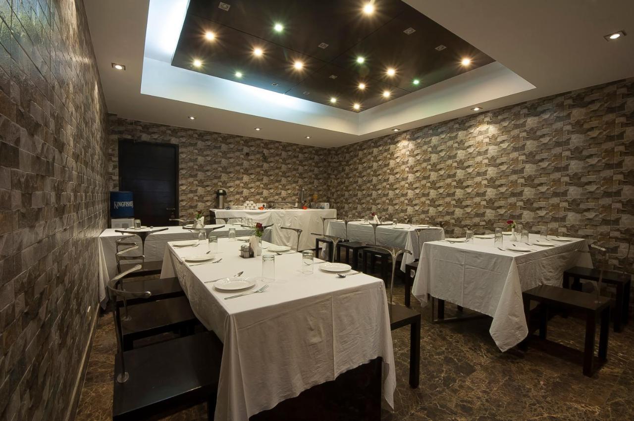 Hotel Apra Inn Új-Delhi Kültér fotó