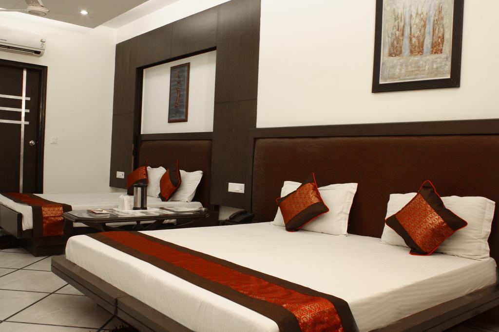 Hotel Apra Inn Új-Delhi Kültér fotó