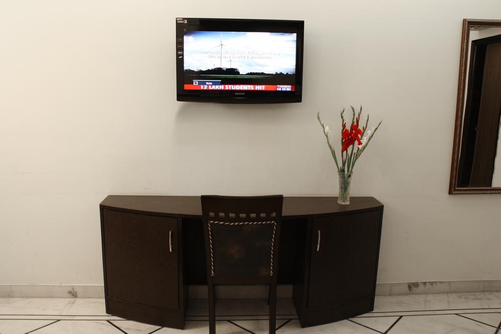 Hotel Apra Inn Új-Delhi Kültér fotó