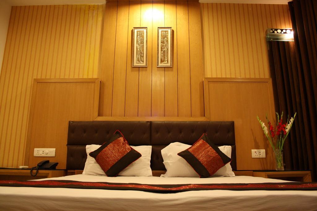 Hotel Apra Inn Új-Delhi Kültér fotó