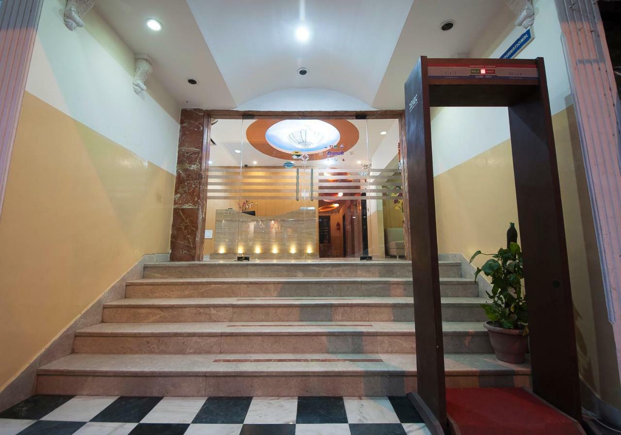 Hotel Apra Inn Új-Delhi Kültér fotó