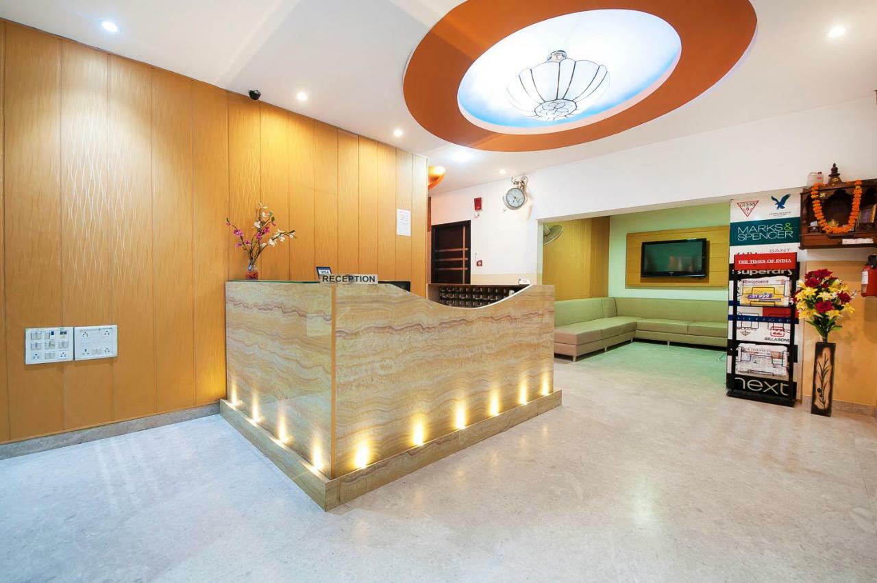 Hotel Apra Inn Új-Delhi Kültér fotó