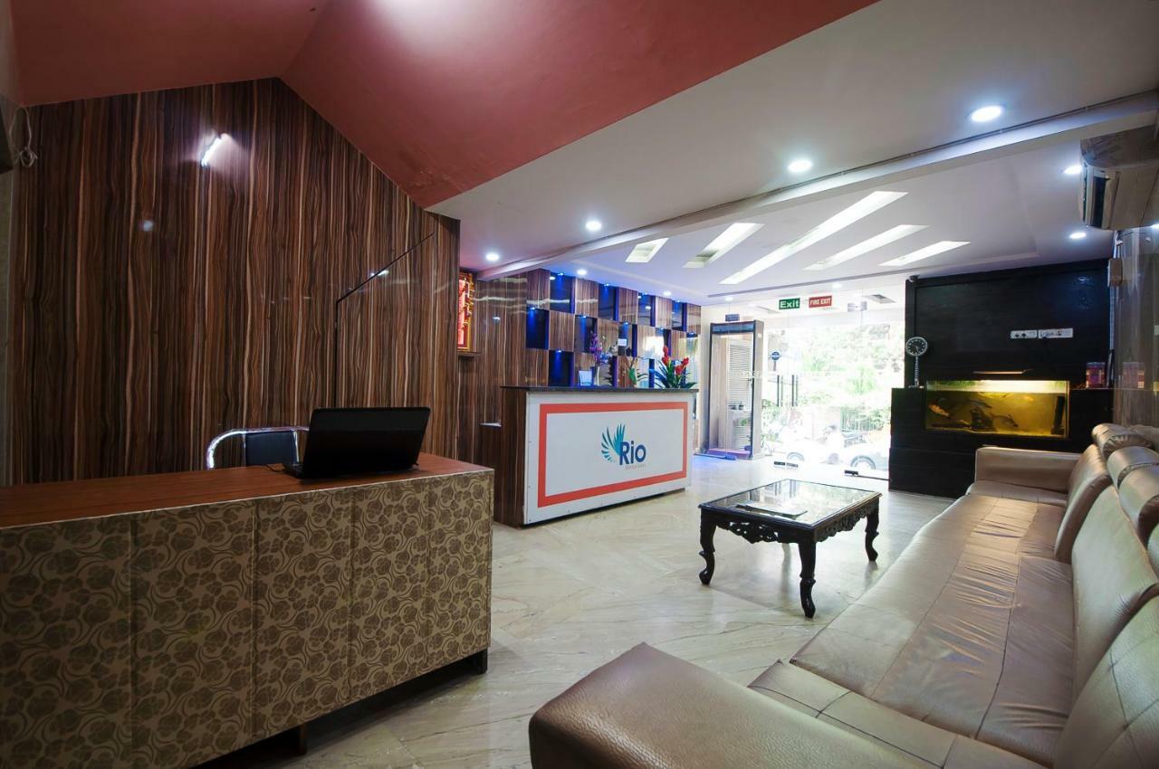 Hotel Apra Inn Új-Delhi Kültér fotó